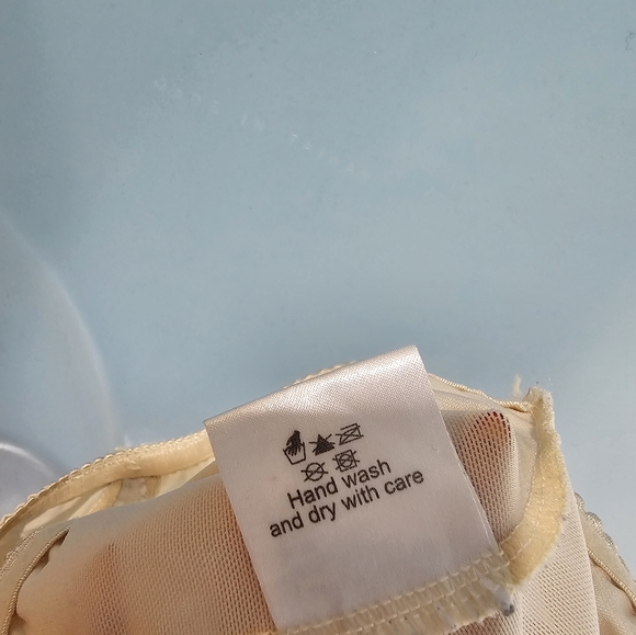 What Katie Did Iconic 1940's inspired silk escape map lingerie - Picture 8 of 10